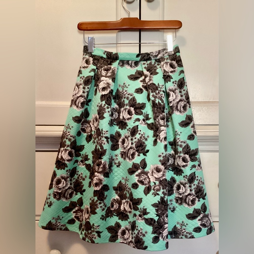 ASOS petite size 2 Mint Black White Floral Quilted Circle Skirt